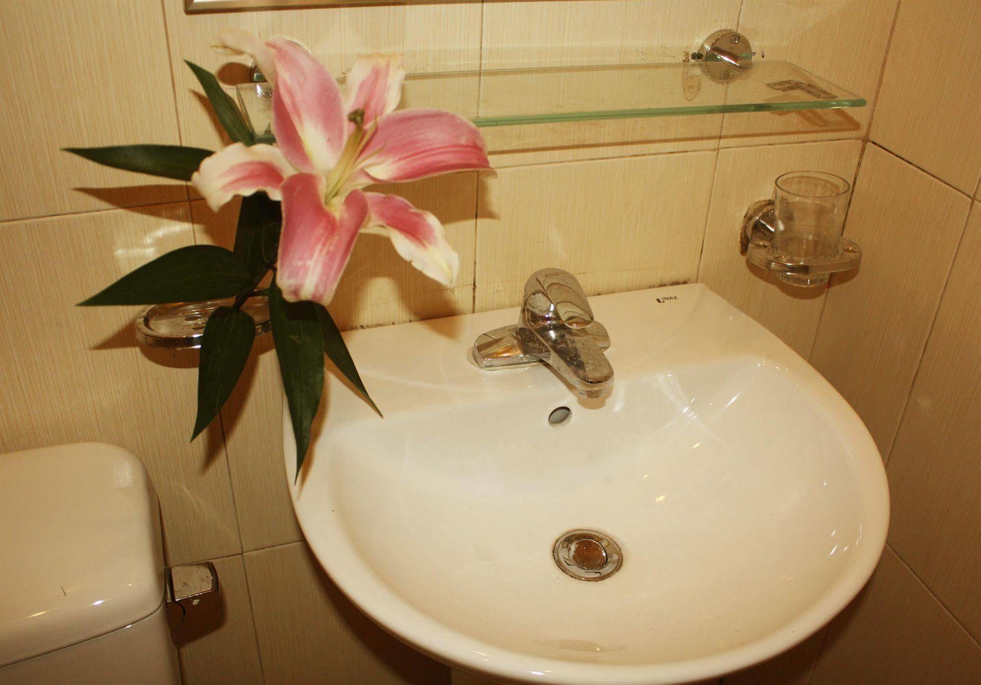 Real Vietnam Hotel Hanoï Extérieur photo